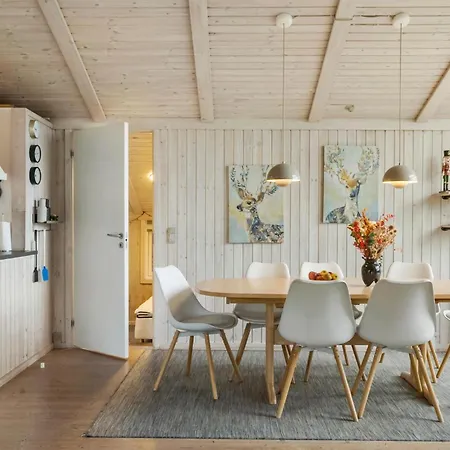 Stunning In Vaeggerlose With Sauna Casa vacanze Bøtø By