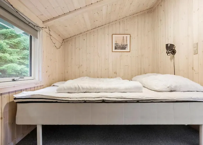 Stunning In Vaeggerlose With Sauna Hébergement de vacances Bøtø By